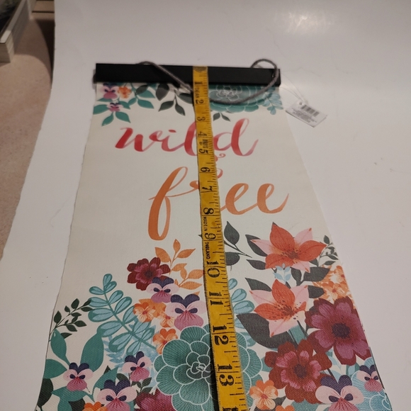 Add a touch of nature to any room with this beautiful hand-painted floral sign. - Picture 3 of 8